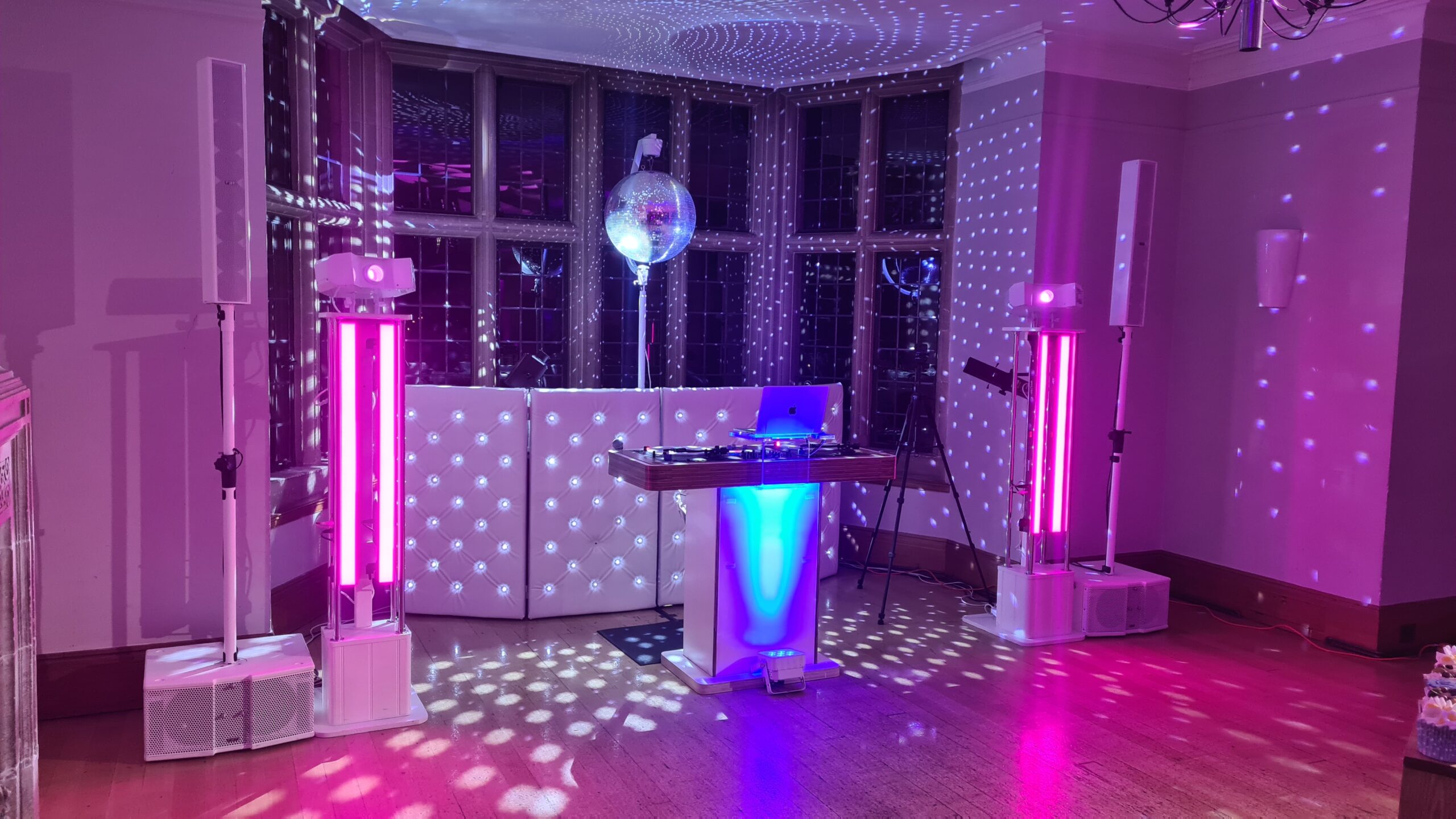 Professional Maestro Entertainment DJ sound and lighting setup